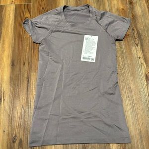 Lululemon swiftly tech short sleeve 2.0 size 4
